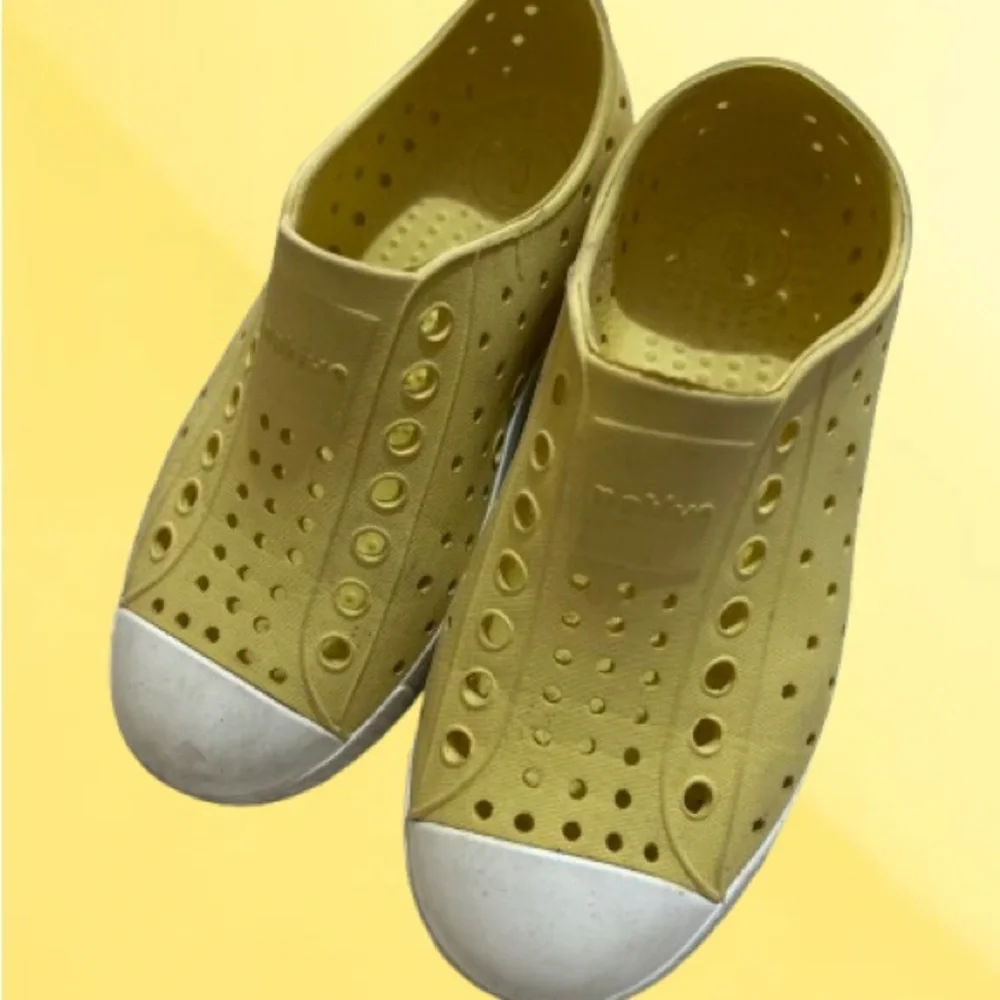 Native Kids Lemon yellow Slip-On Shoe/sneakers